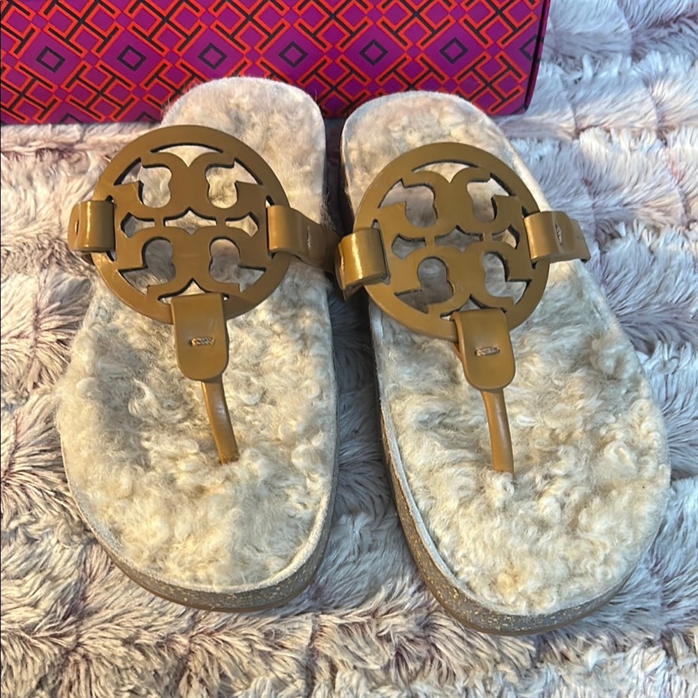 Tory Burch Tan Sandals Classic Thong Style - Picture 2 of 7